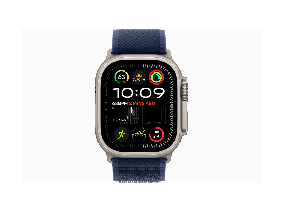 ساعة Apple Watch Ultra 2 GPS + Cellular مقاس 49 مم هيكل من التيتانيوم الطبيعي مع حلقة زرقاء