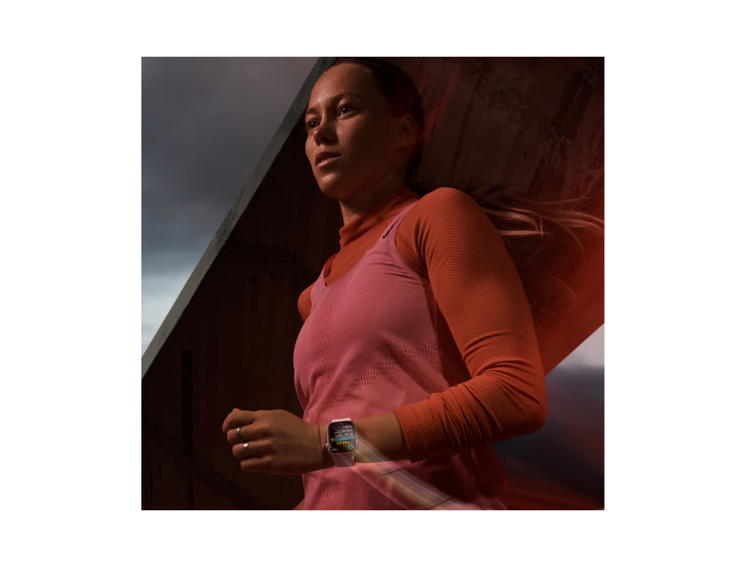 ساعة Apple Watch Series 9 GPS، هيكل من الألومنيوم باللون الليلي مع حزام رياضي باللون الليلي، 45 مم، M/L، MR9A3QA/A