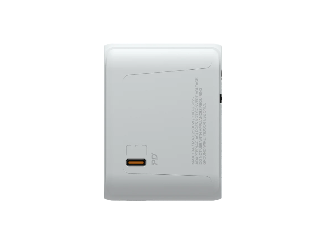 Buy Momax 1-World 5-Port Travel Charger 35W - White in Qatar